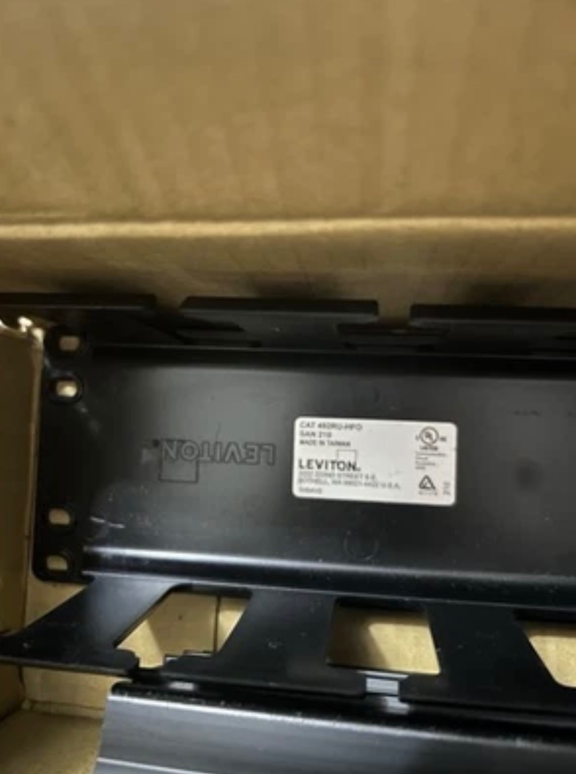 LEVITON 492RU-HFO 010-492RU-HFO VERSI-DUCT,HORZ C-MGMT 2RU F-3"X3" 2