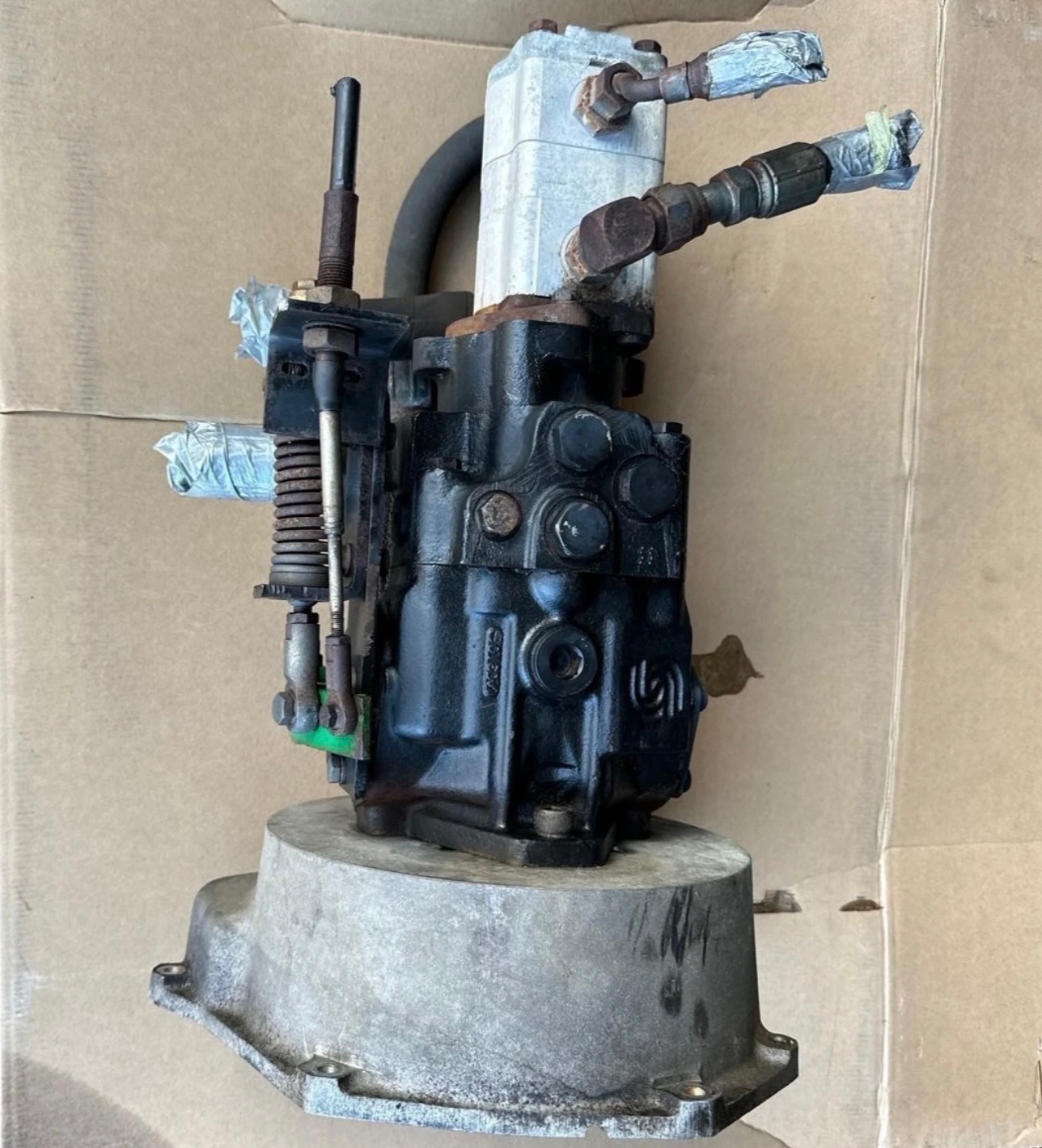 Sauer Sundstrand Hydraulic Motor Model 4352025 – Industrial Heavy Duty Used 2
