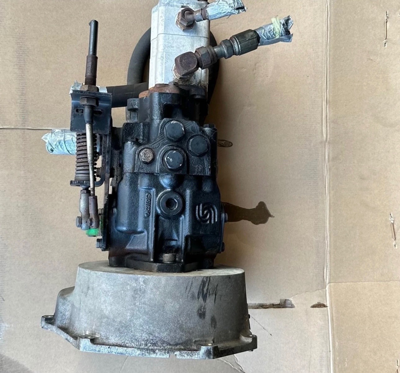 Sauer Sundstrand Hydraulic Motor Model 4352025 – Industrial Heavy Duty Used