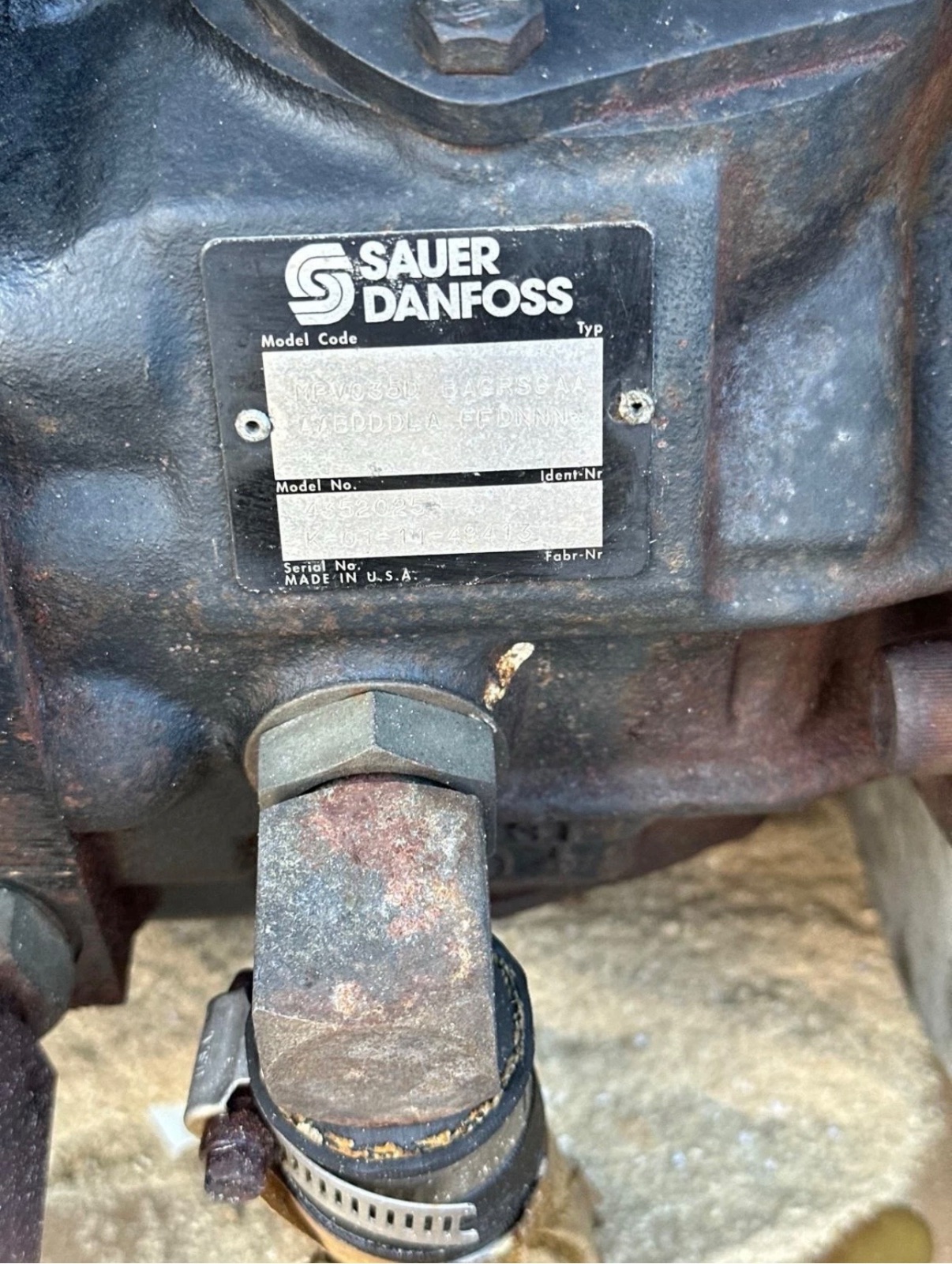 Sauer Sundstrand Hydraulic Motor Model 4352025 – Industrial Heavy Duty Used 6
