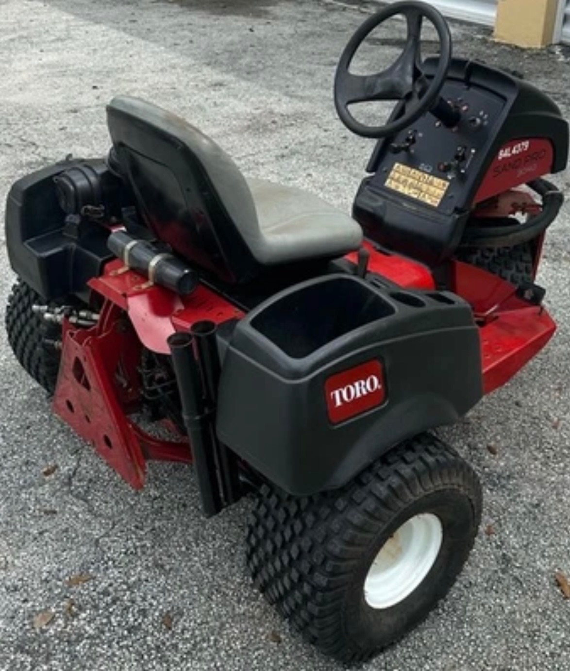 Toro Sand Pro 3040 Sand Trap Rake / Ball Field Groomer – 2013 – Rear Hydraulics 3
