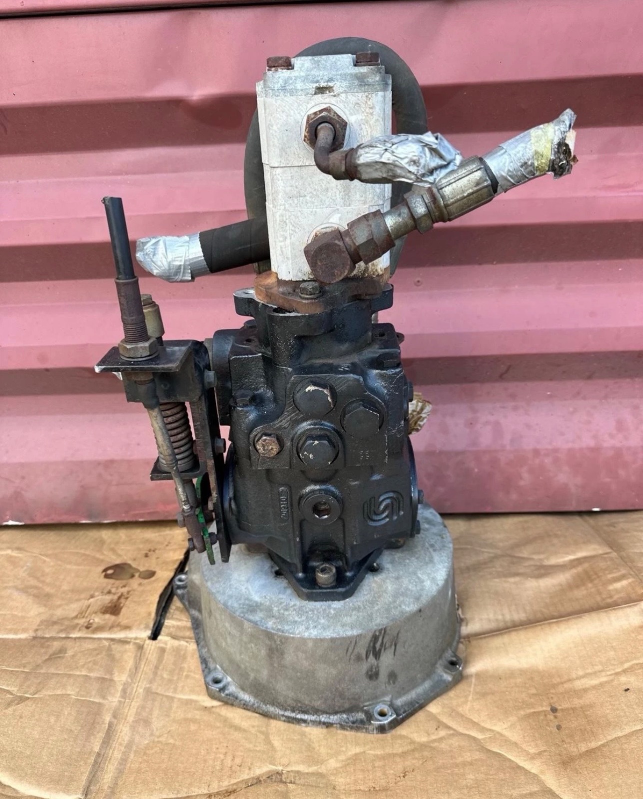 Sauer Sundstrand Hydraulic Motor Model 4352025 – Industrial Heavy Duty Used 3