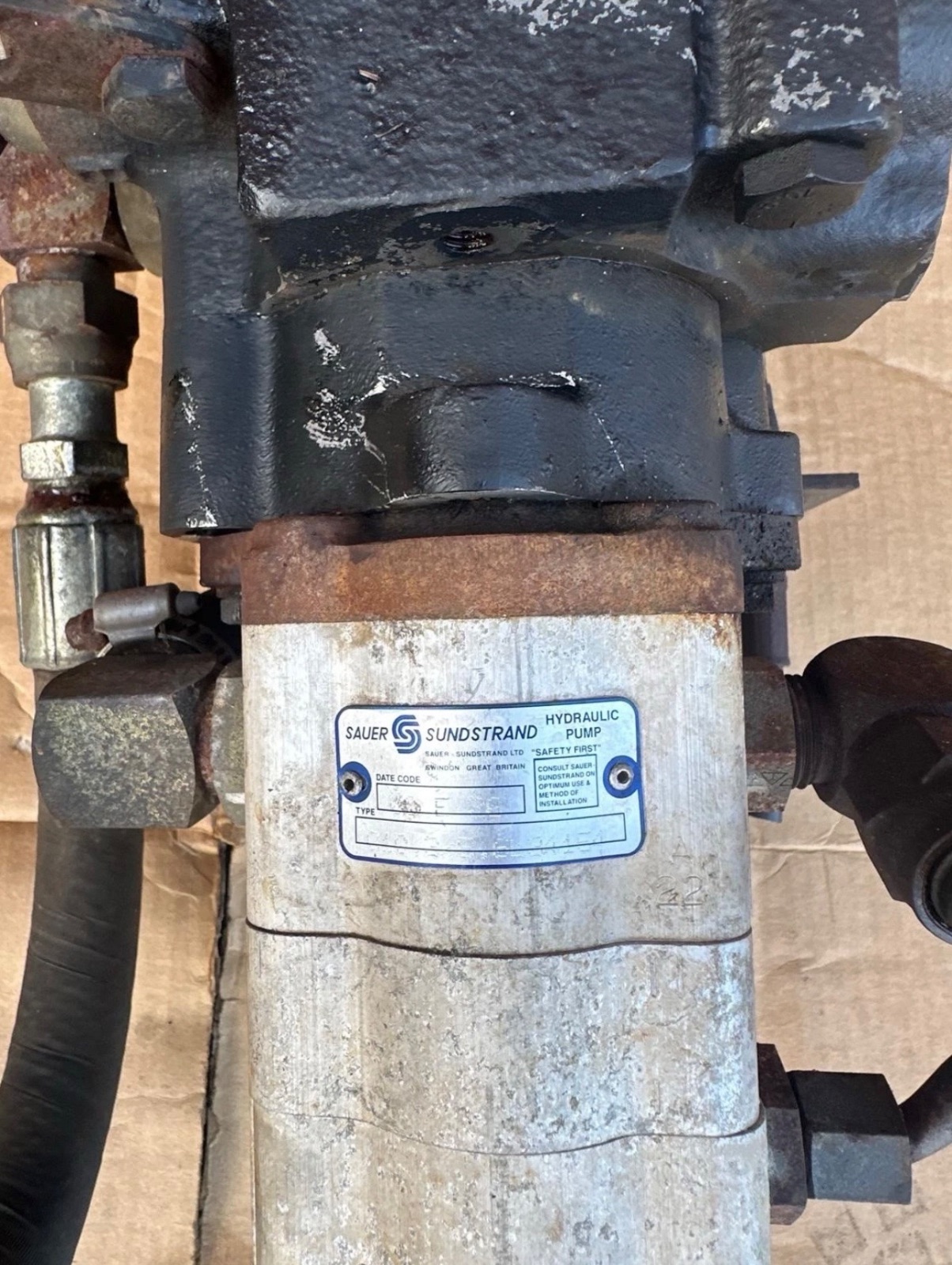 Sauer Sundstrand Hydraulic Motor Model 4352025 – Industrial Heavy Duty Used 8