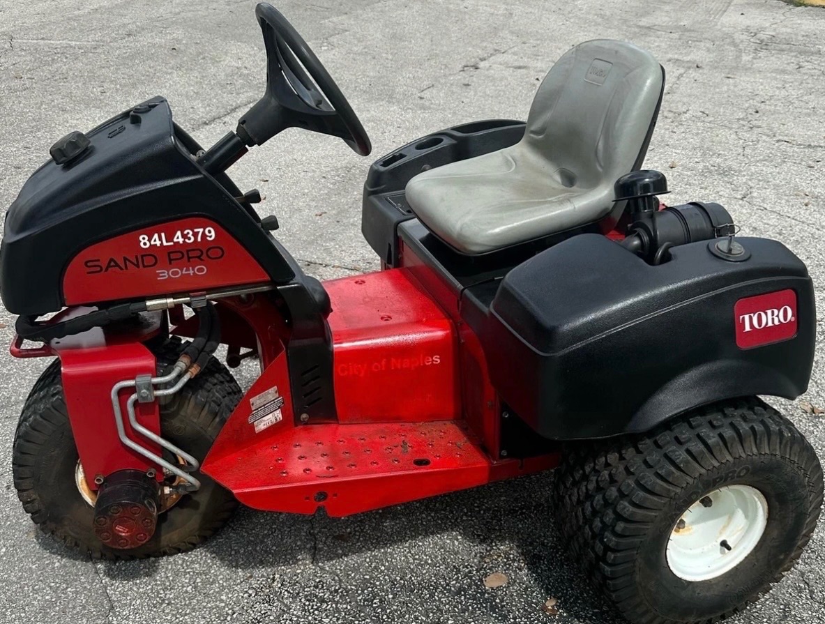 Toro Sand Pro 3040 Sand Trap Rake / Ball Field Groomer – 2013 – Rear Hydraulics 2